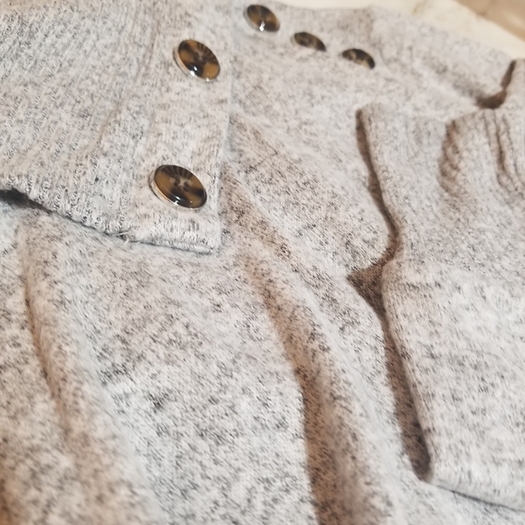 Retrology Sweater - Picture 2 of 3